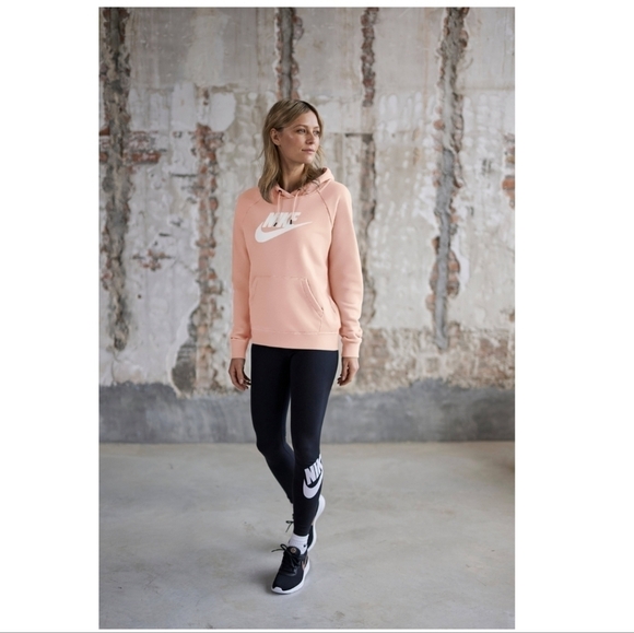 Nike Sportswear Essential Women's High-Waisted Logo Leggings - Picture 4 of 12